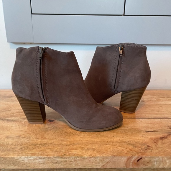 Old navy women’s booties - Picture 3 of 5